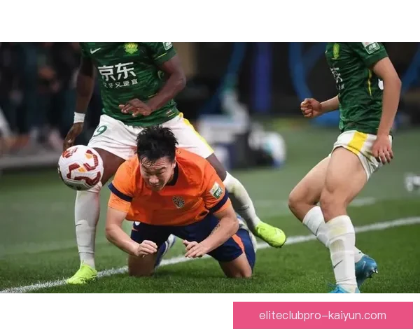 瓦列卡斯球场迎来新赛季，球迷热情助威助力球队全新战役