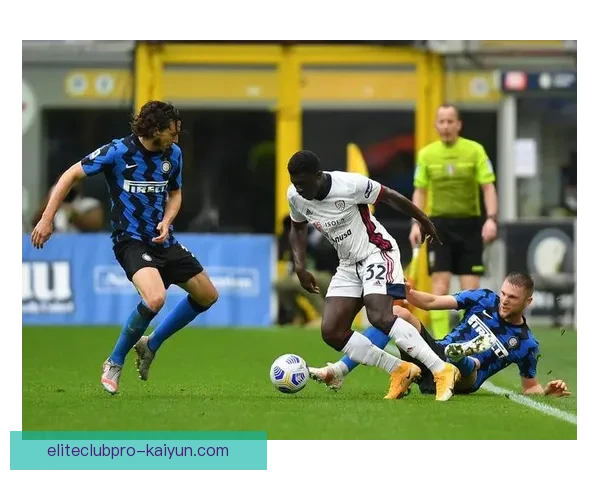 什克里尼亚尔防守能力持续稳健，成为球队后防中不可或缺的核心。